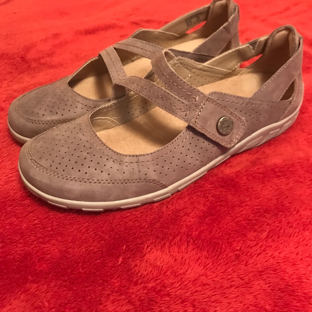 Earth Origins Leather Shoes